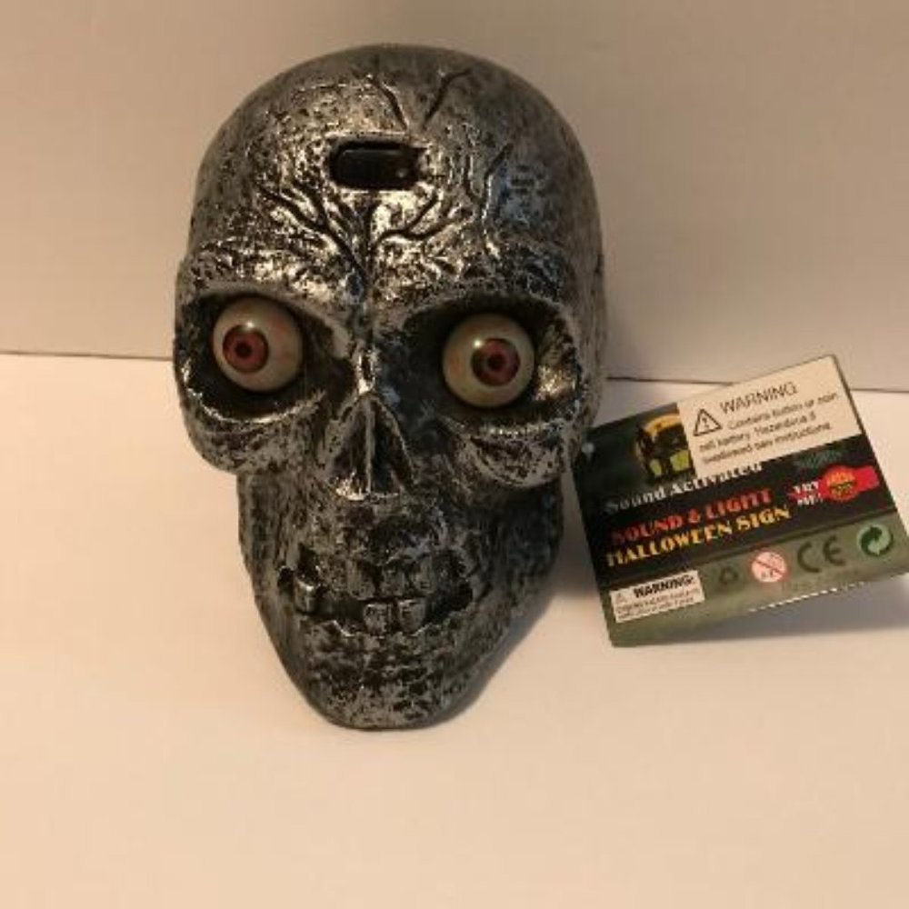Halloween Skull - Sound and Light Activated Skull - NEW